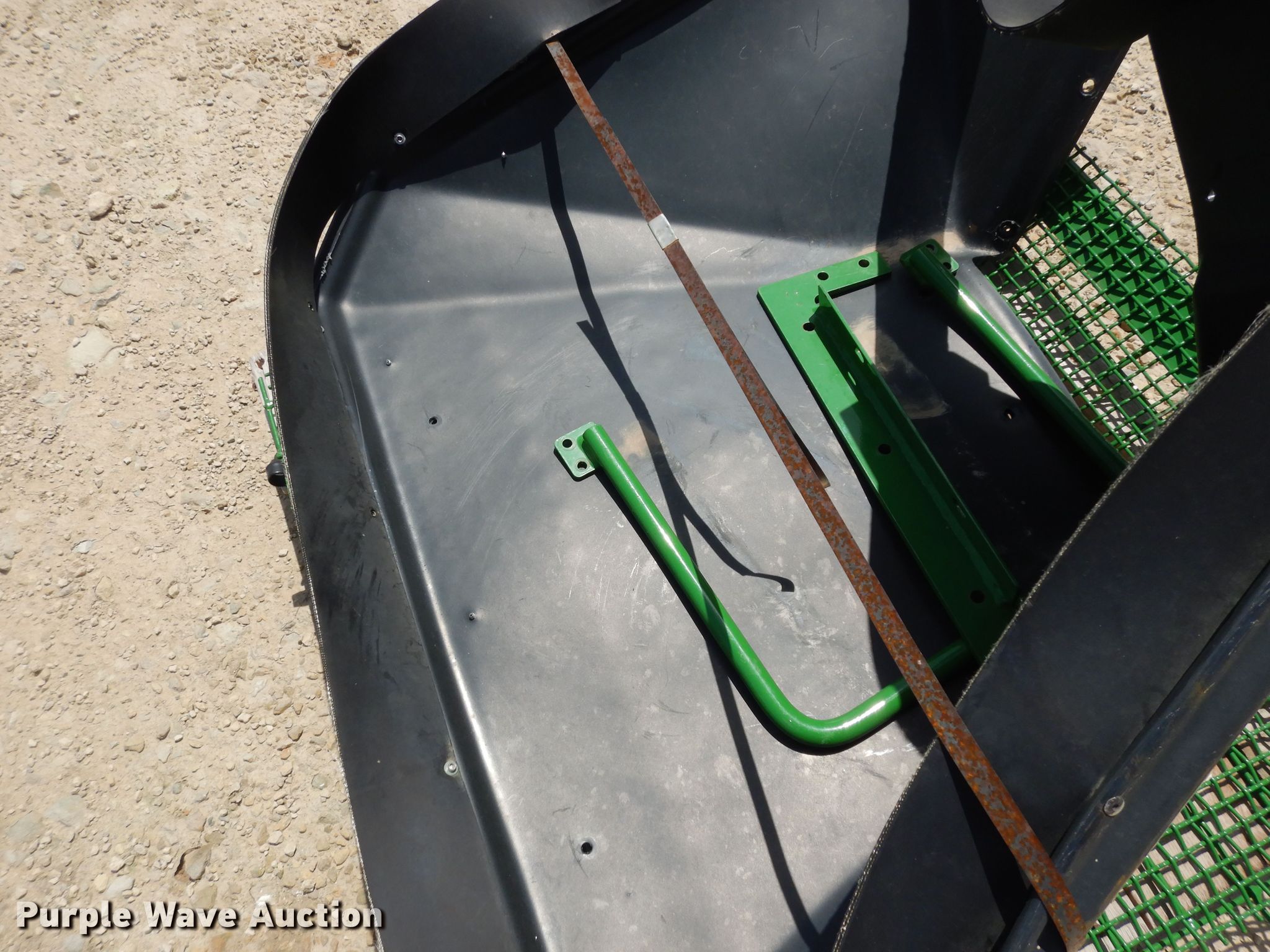 John Deere air seeder hopper in Abilene, KS Item MD9228 sold Purple