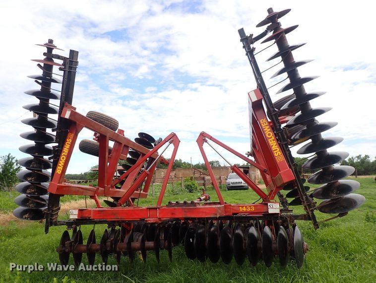 image for item DS7113 Sunflower 1433-29  tandem disk