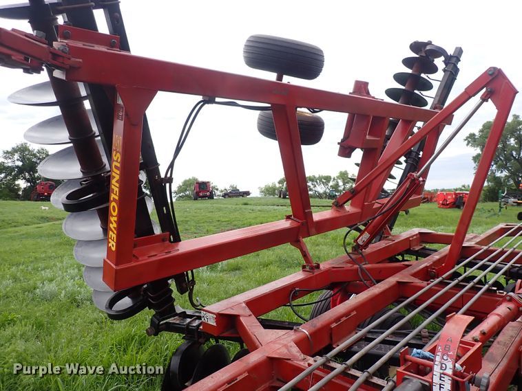 image for item DS7113 Sunflower 1433-29  tandem disk