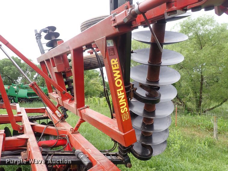 image for item DS7113 Sunflower 1433-29  tandem disk