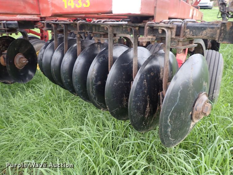 image for item DS7113 Sunflower 1433-29  tandem disk