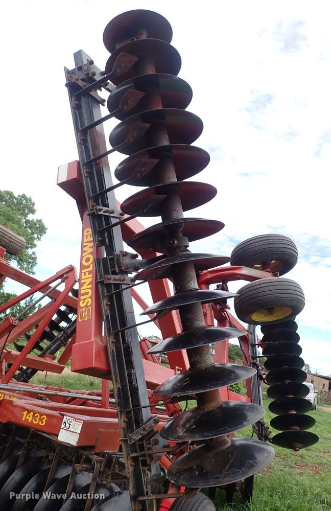 image for item DS7113 Sunflower 1433-29  tandem disk