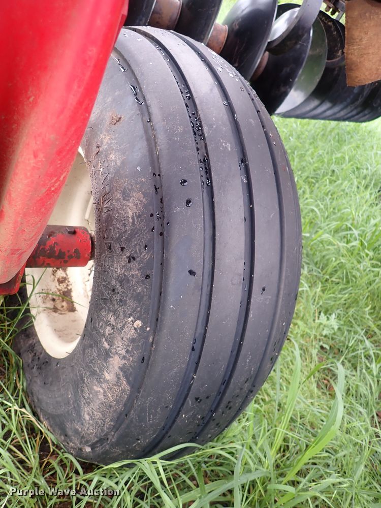 image for item DS7113 Sunflower 1433-29  tandem disk