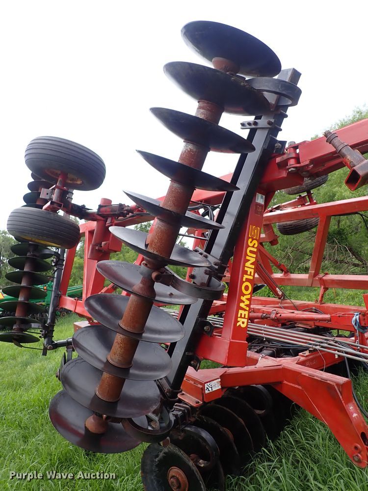 image for item DS7113 Sunflower 1433-29  tandem disk