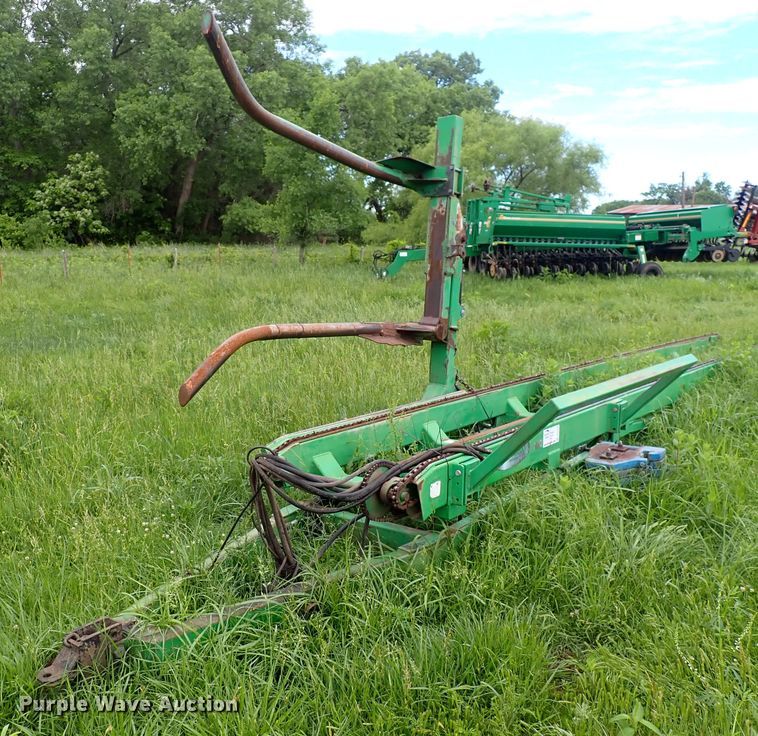 image for item DS7116 Kingsman  hay bale mover