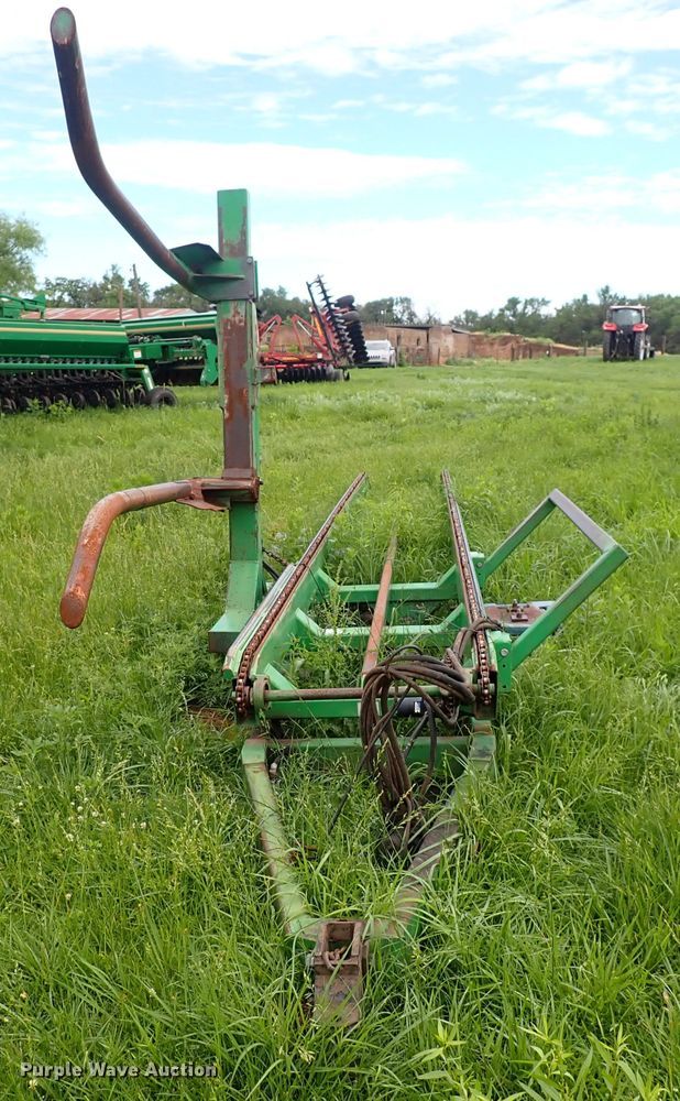 image for item DS7116 Kingsman  hay bale mover