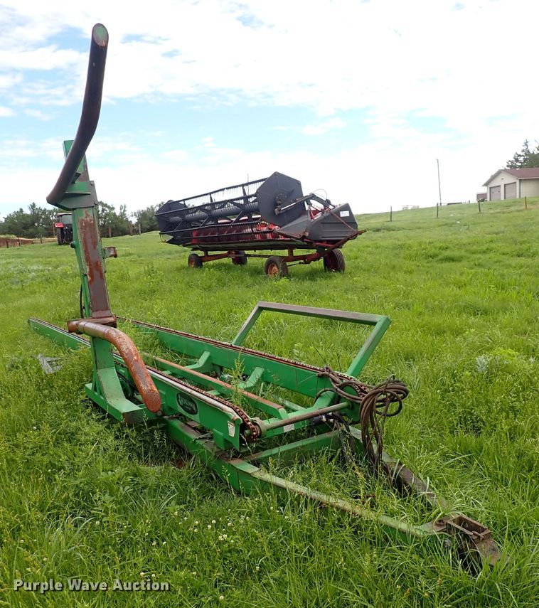 image for item DS7116 Kingsman  hay bale mover