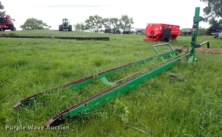 image for item DS7116 Kingsman  hay bale mover