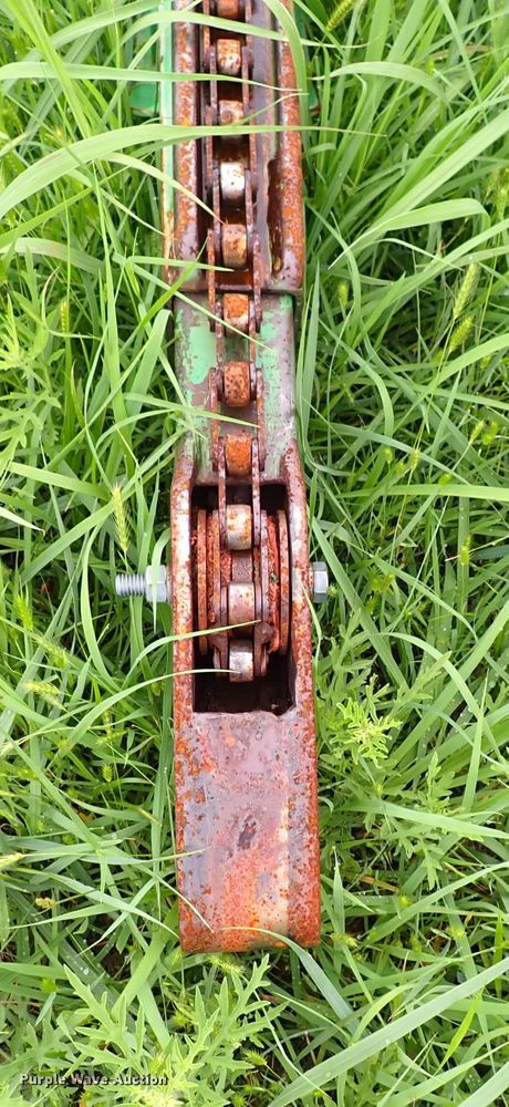 image for item DS7116 Kingsman  hay bale mover