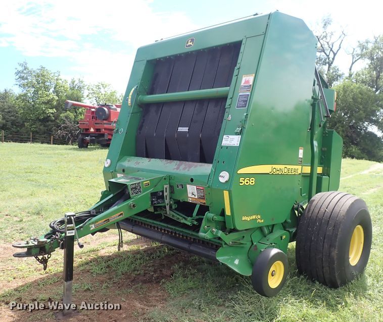 image for item DS7123 2007 John Deere 568  round baler