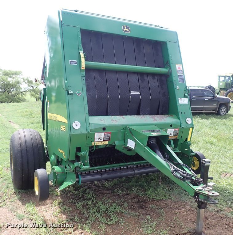 image for item DS7123 2007 John Deere 568  round baler