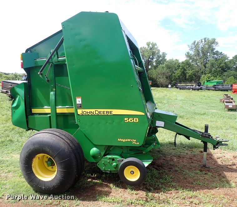 image for item DS7123 2007 John Deere 568  round baler