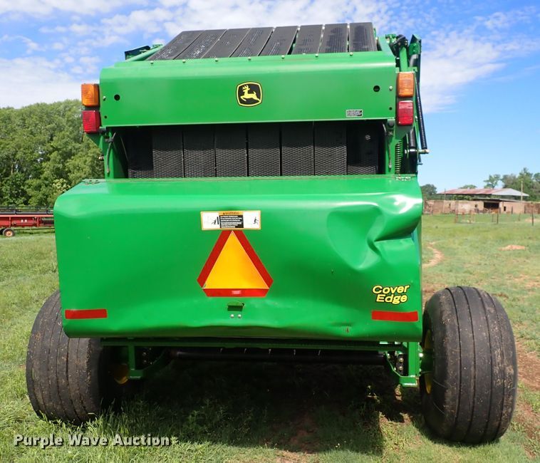 image for item DS7123 2007 John Deere 568  round baler