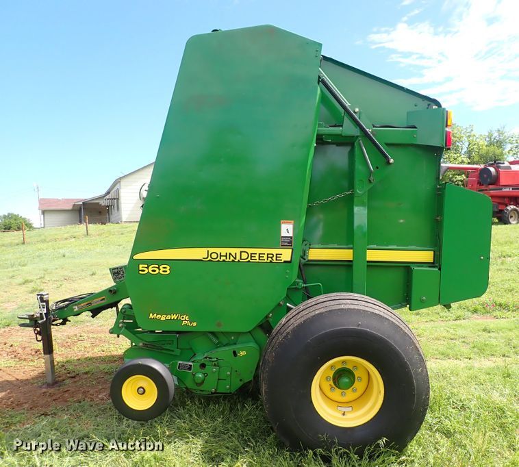 image for item DS7123 2007 John Deere 568  round baler