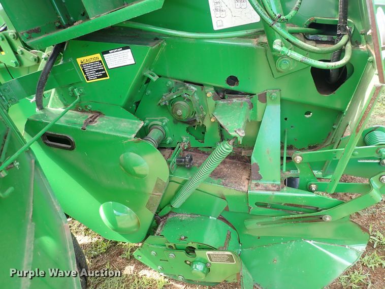 image for item DS7123 2007 John Deere 568  round baler
