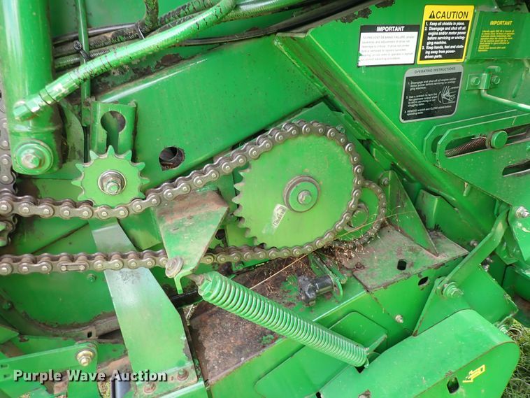 image for item DS7123 2007 John Deere 568  round baler