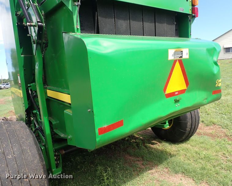 image for item DS7123 2007 John Deere 568  round baler