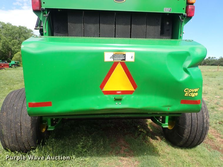 image for item DS7123 2007 John Deere 568  round baler