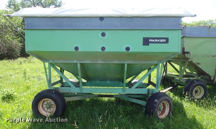 image for item DS7127 Parker 2600  gravity wagon