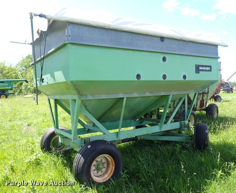 image for item DS7127 Parker 2600  gravity wagon