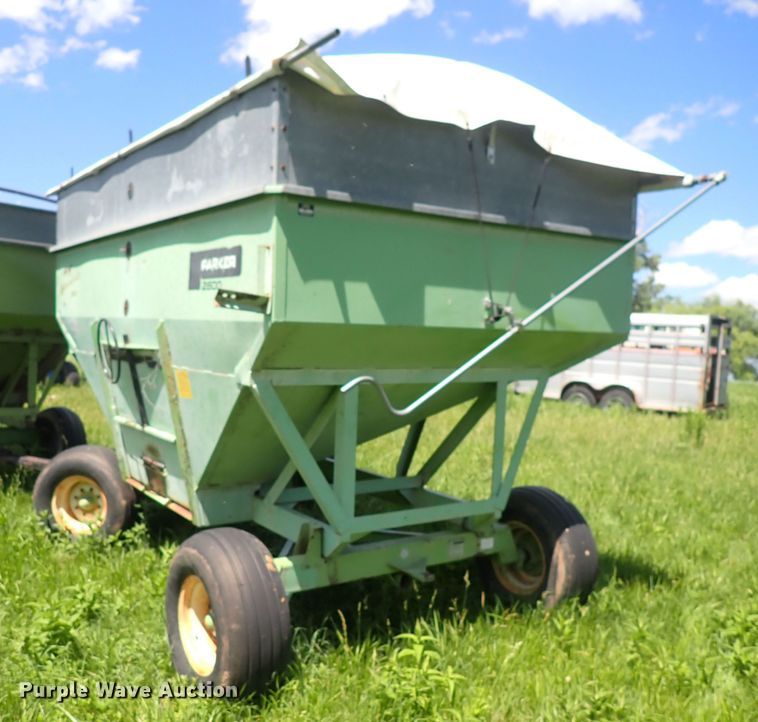 image for item DS7127 Parker 2600  gravity wagon