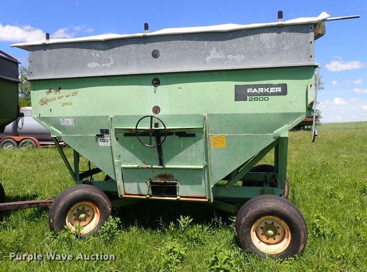 image for item DS7127 Parker 2600  gravity wagon