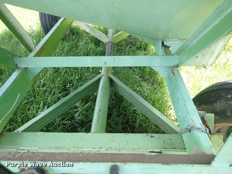 image for item DS7127 Parker 2600  gravity wagon