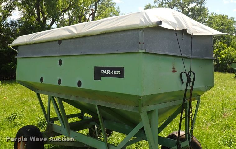 image for item DS7127 Parker 2600  gravity wagon