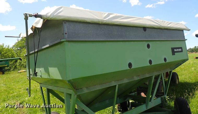 image for item DS7127 Parker 2600  gravity wagon
