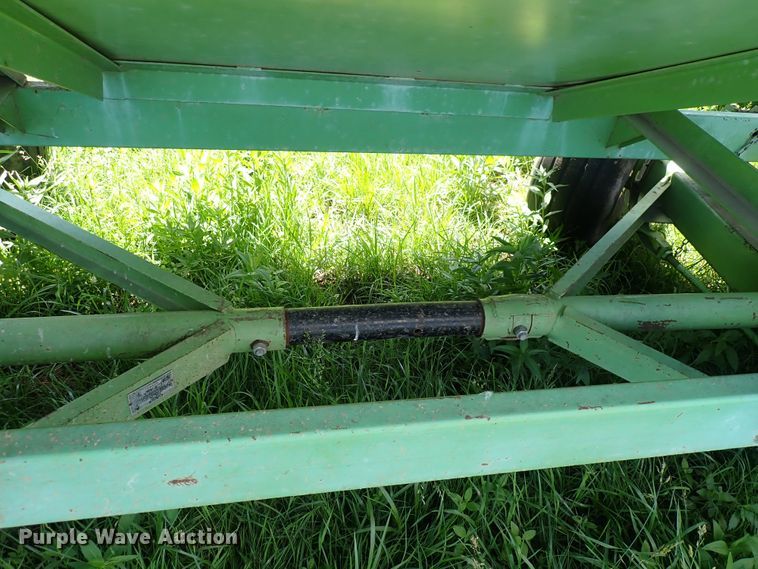 image for item DS7127 Parker 2600  gravity wagon