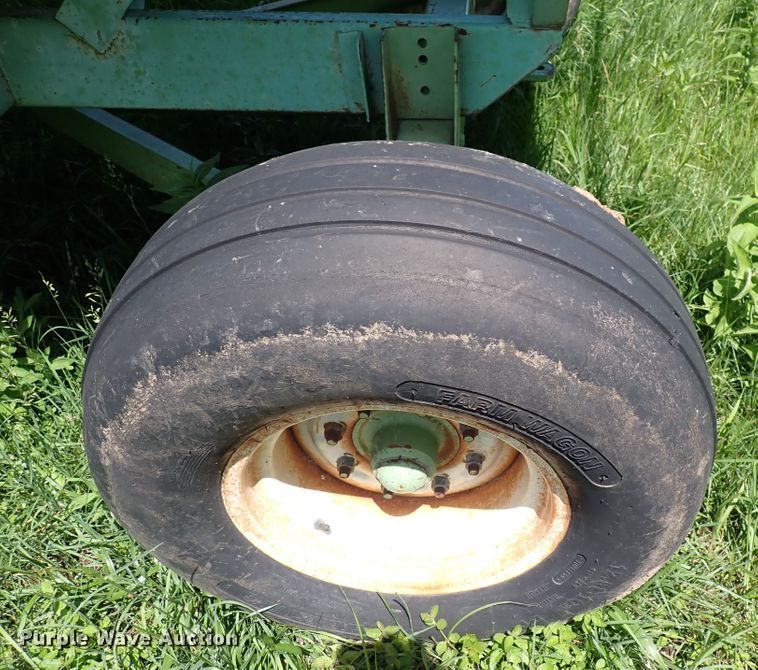 image for item DS7127 Parker 2600  gravity wagon