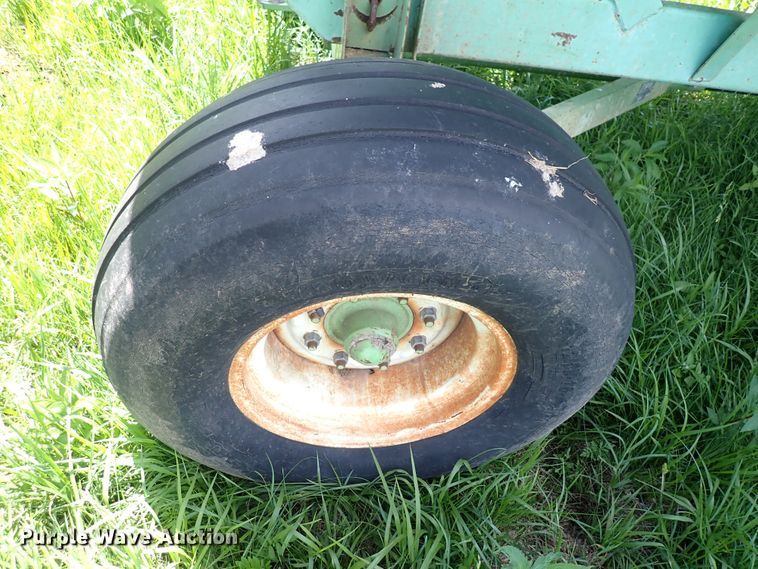 image for item DS7127 Parker 2600  gravity wagon