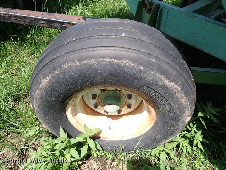 image for item DS7127 Parker 2600  gravity wagon