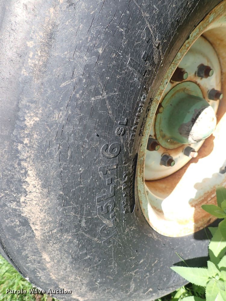 image for item DS7127 Parker 2600  gravity wagon