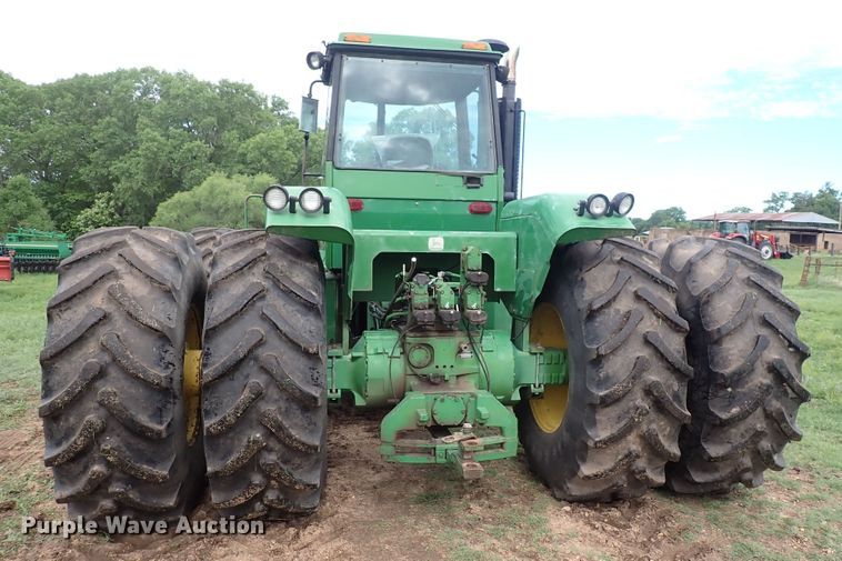 image for item DS7132 1983 John Deere 8850  4WD tractor