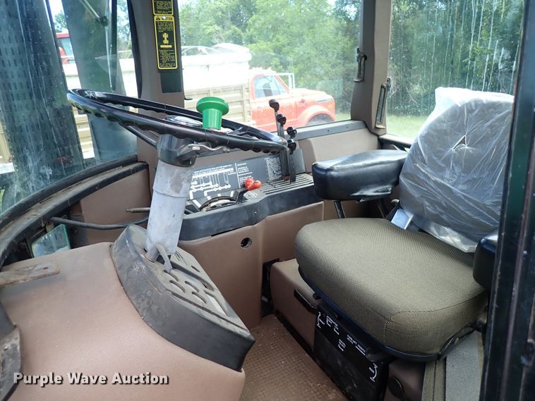 image for item DS7132 1983 John Deere 8850  4WD tractor