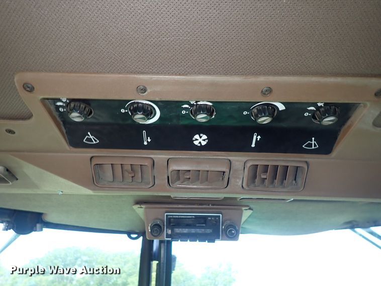 image for item DS7132 1983 John Deere 8850  4WD tractor