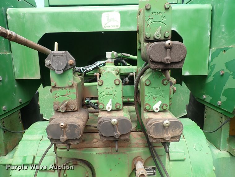 image for item DS7132 1983 John Deere 8850  4WD tractor