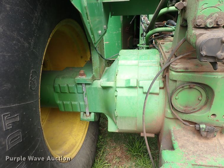 image for item DS7132 1983 John Deere 8850  4WD tractor