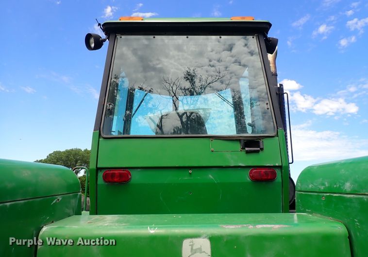 image for item DS7132 1983 John Deere 8850  4WD tractor