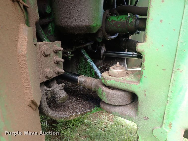 image for item DS7132 1983 John Deere 8850  4WD tractor