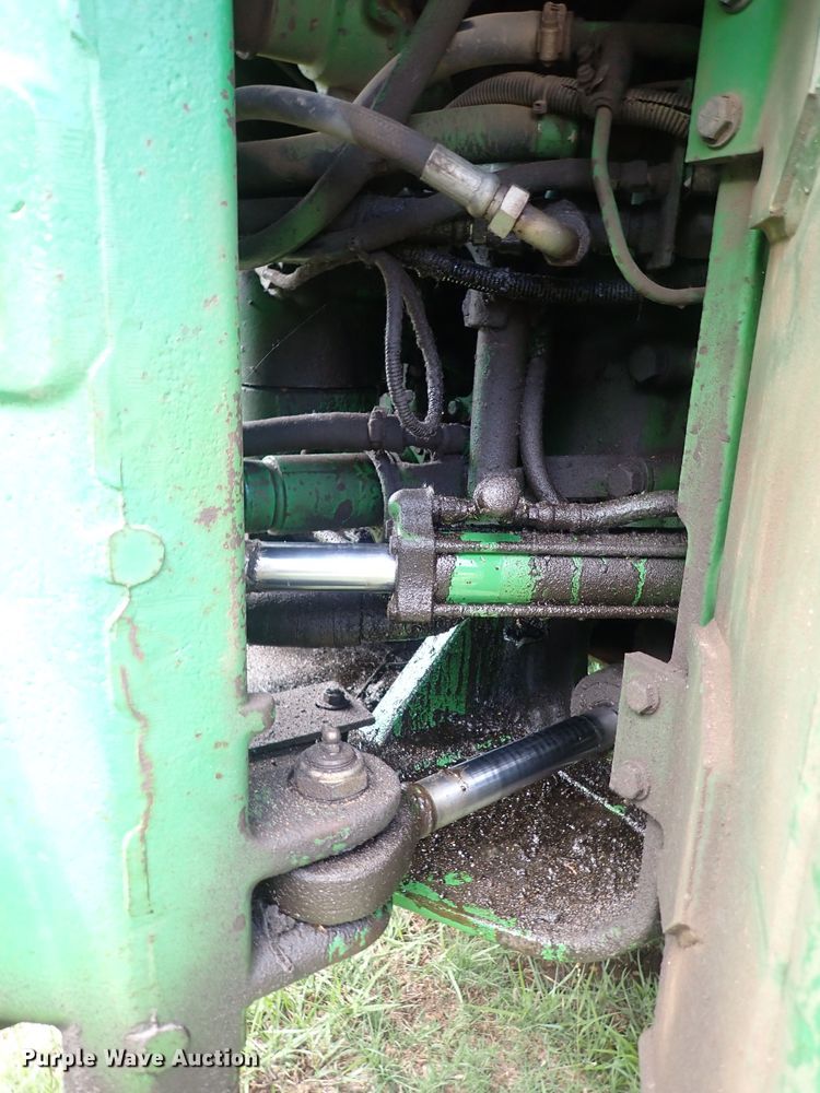 image for item DS7132 1983 John Deere 8850  4WD tractor