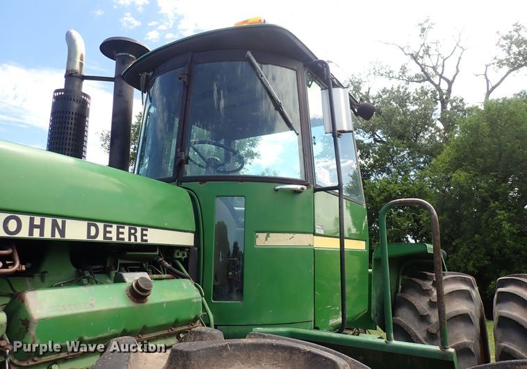 image for item DS7132 1983 John Deere 8850  4WD tractor