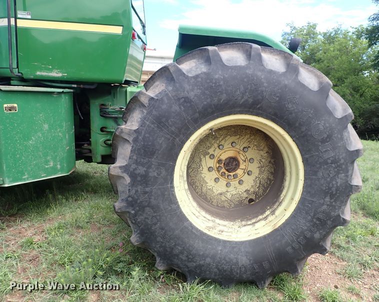 image for item DS7132 1983 John Deere 8850  4WD tractor