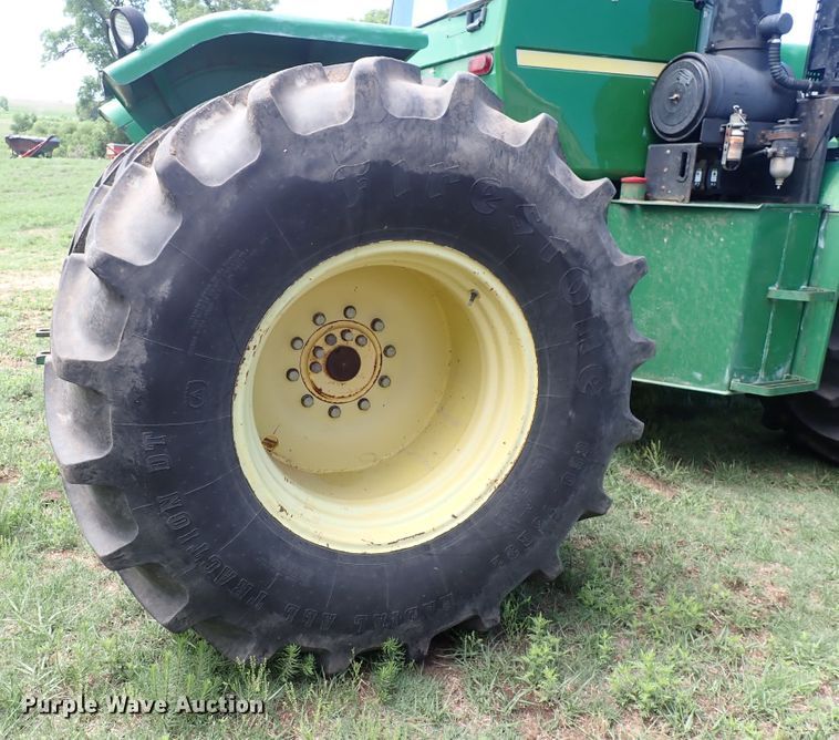 image for item DS7132 1983 John Deere 8850  4WD tractor