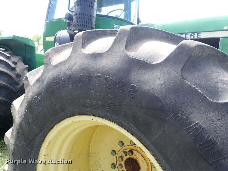 image for item DS7132 1983 John Deere 8850  4WD tractor