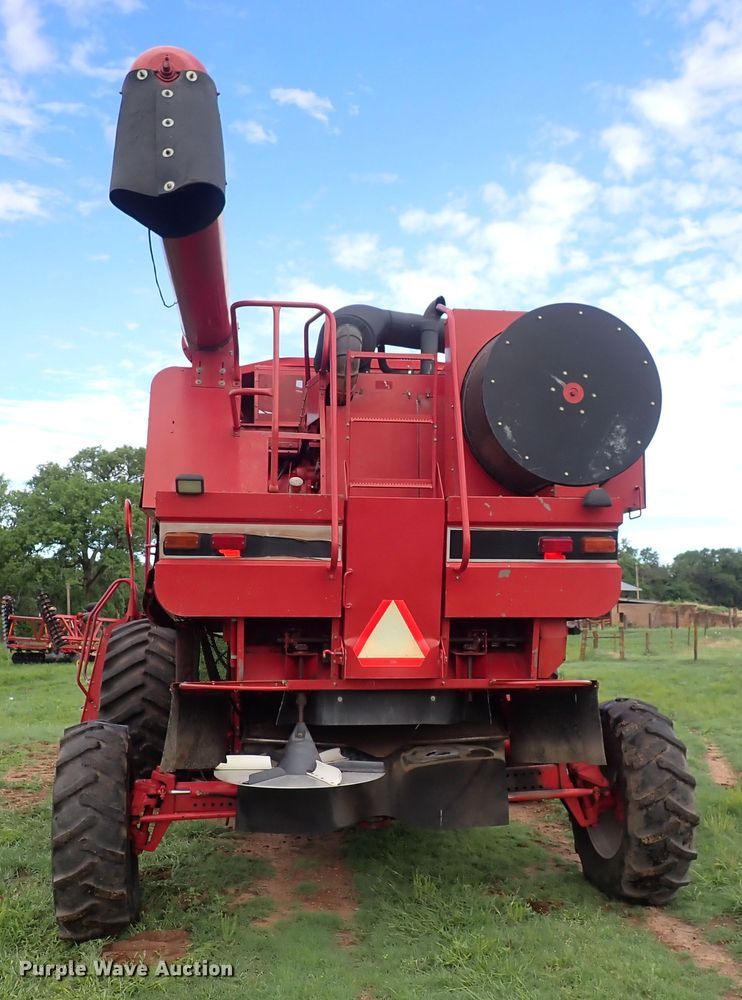 image for item DS7133 1998 Case IH 2388  combine