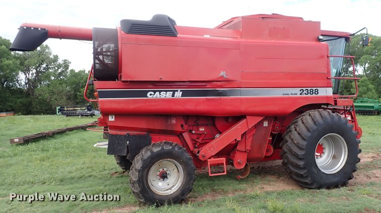image for item DS7133 1998 Case IH 2388  combine