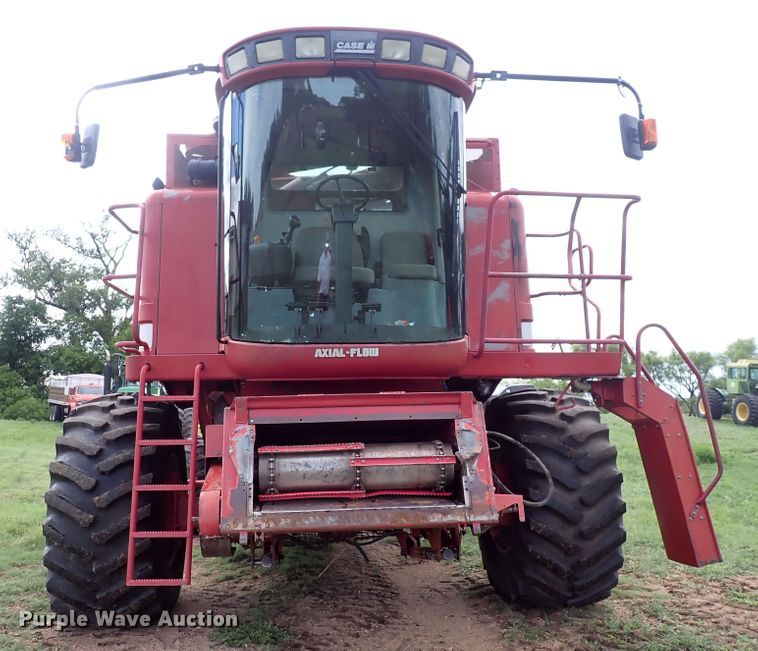 image for item DS7133 1998 Case IH 2388  combine