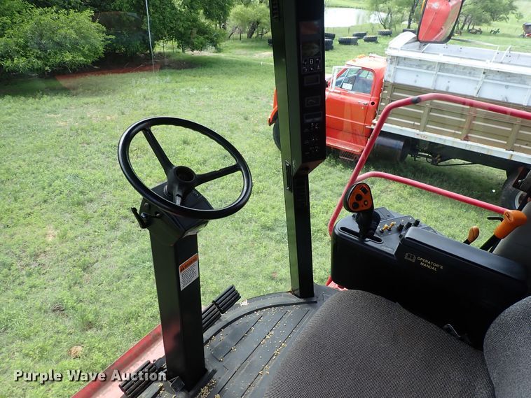 image for item DS7133 1998 Case IH 2388  combine